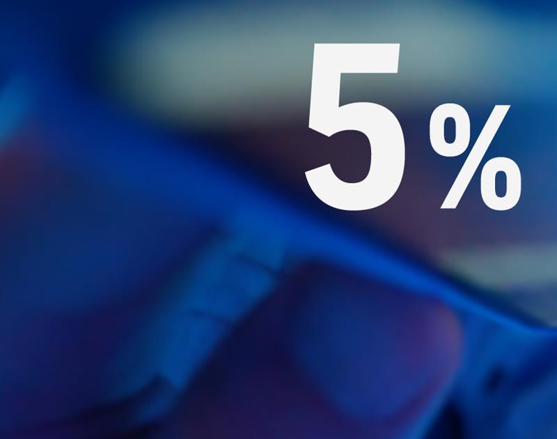 Reklaminis vizualas su „5 %“, nurodantis didžiausias galimas palūkanas.