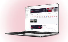 Nešiojamasis kompiuteris, kurio ekrane atidarytas Citadele internetinės bankininkystės pagrindinis puslapis su sąskaitų apžvalga, vartojimo paskolos pasiūlymu ir reklaminėmis naujienomis; viena iš jų, su mokėjimo žiedu, išsikiša už ekrano ribų.