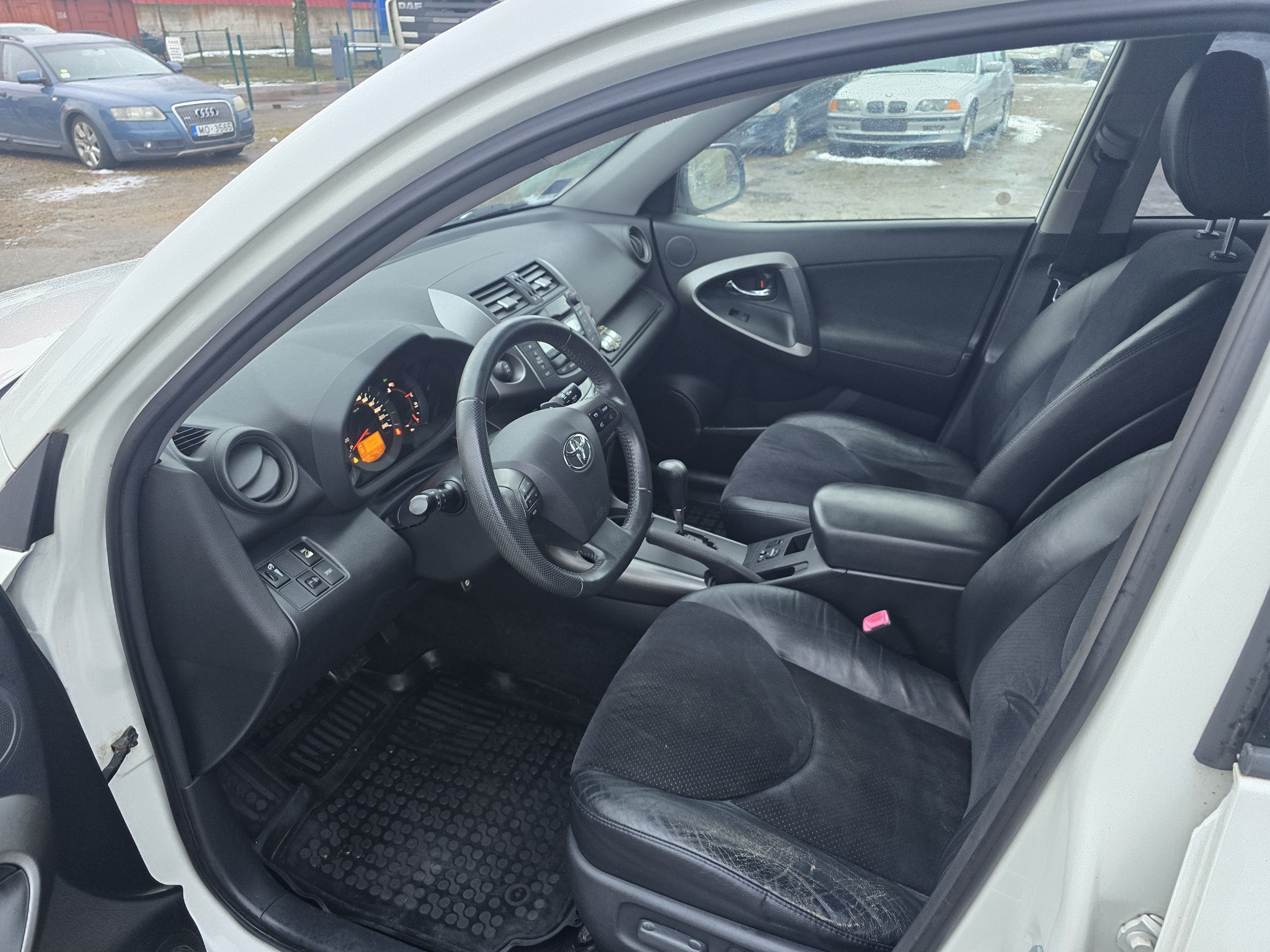 Lengvasis automobilis: Toyota RAV4