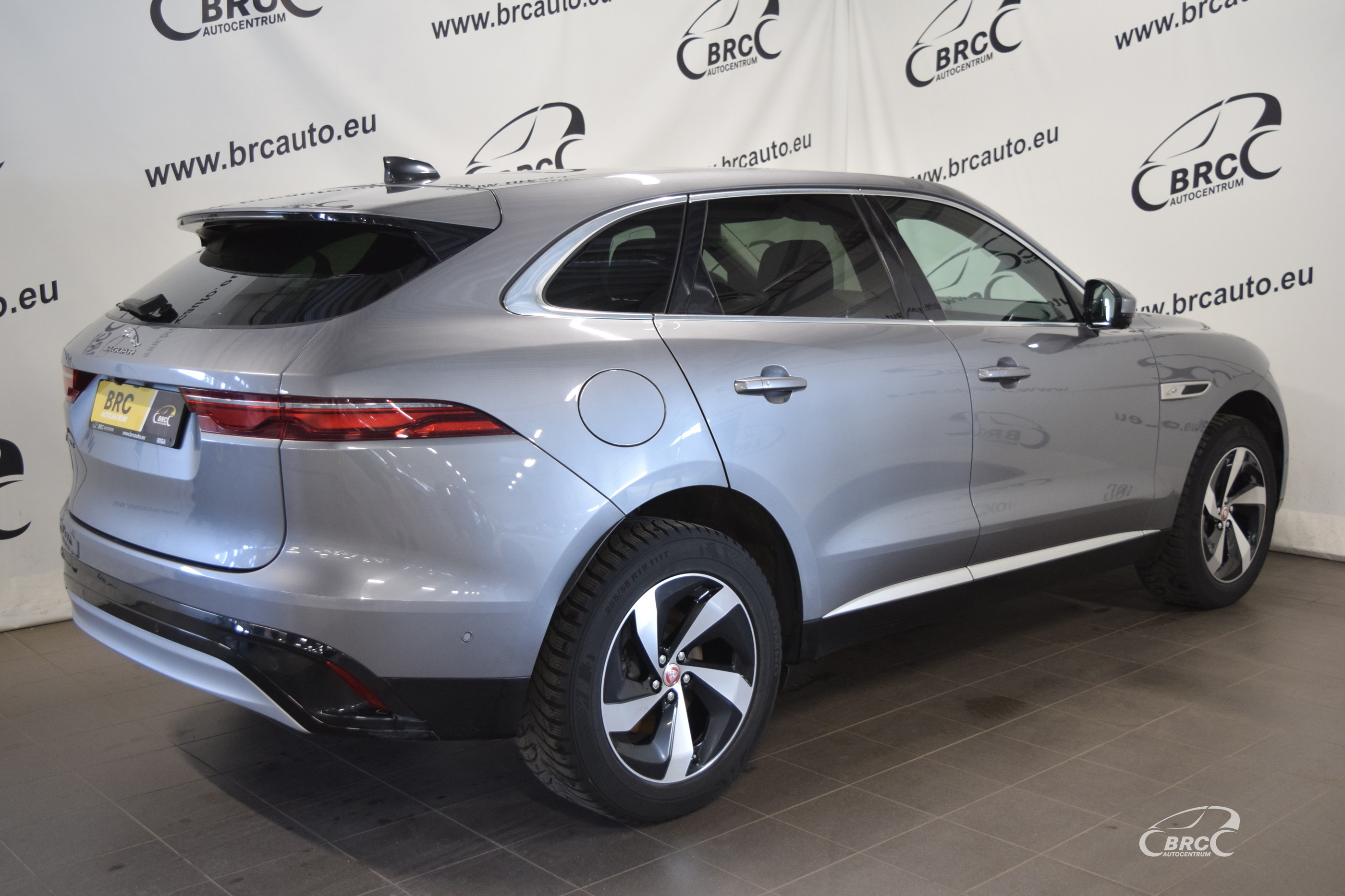 Lengvasis automobilis: Jaguar F-Pace