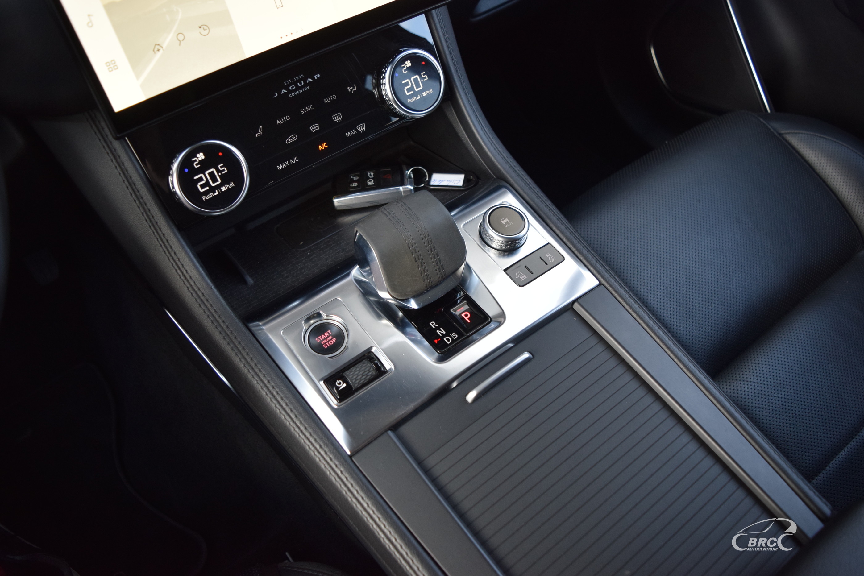 Lengvasis automobilis: Jaguar F-Pace