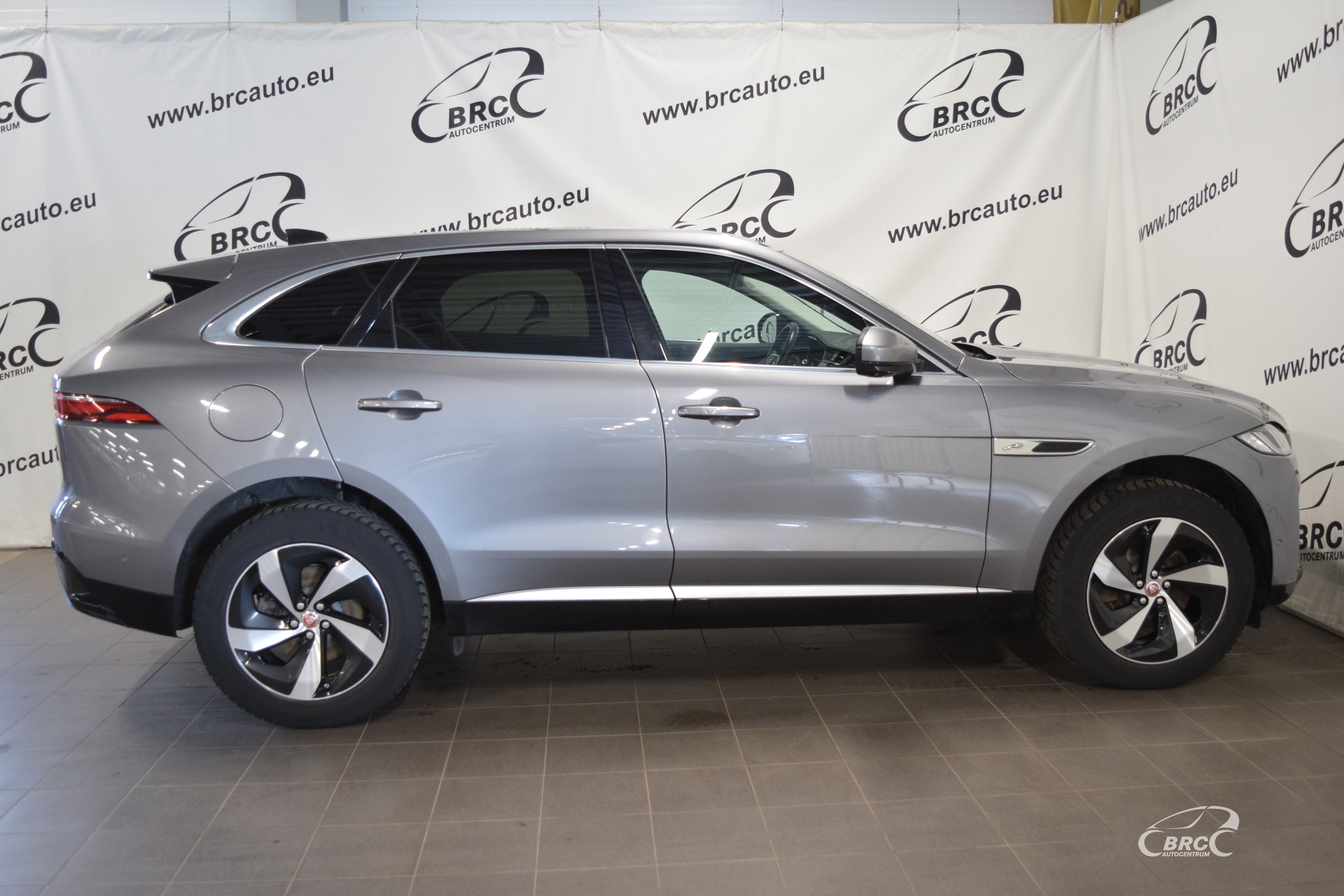 Lengvasis automobilis: Jaguar F-Pace